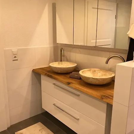 Gemuetliche Mit Terrasse * 블룸베르크