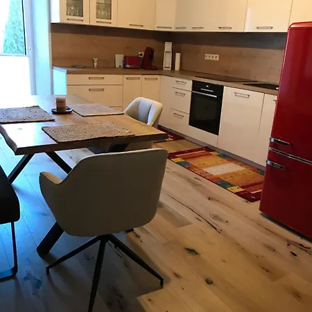 Apartment Gemuetliche Mit Terrasse